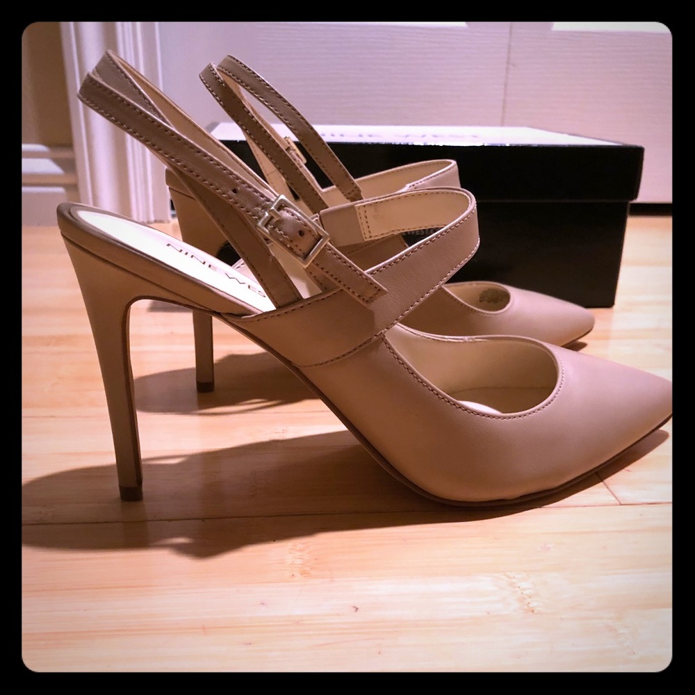 NWT Nine West Tabbae tan pumps
